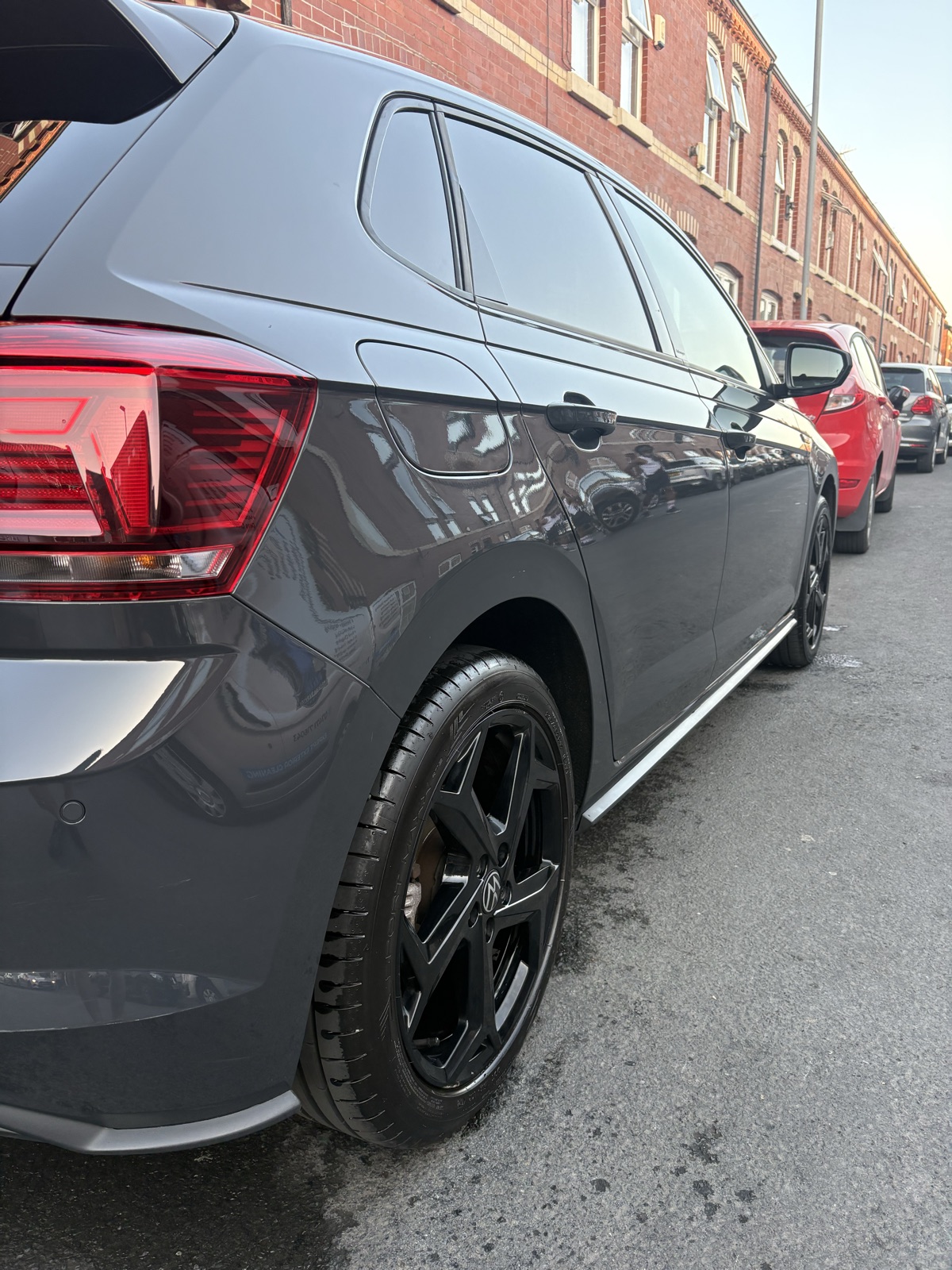 Mirror-gloss bodywork by DR Elite